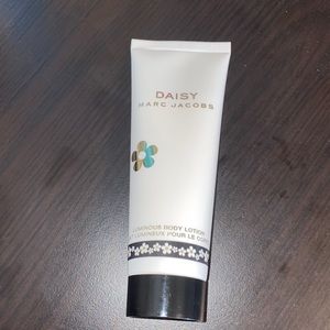 Daisy Marc jacobs body lotion.